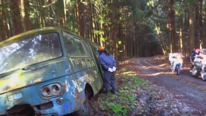 ところどころ残る空色が寂しげ