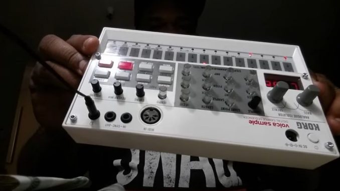 VOLCA SAMPLEを使ってパフォーマンスを披露