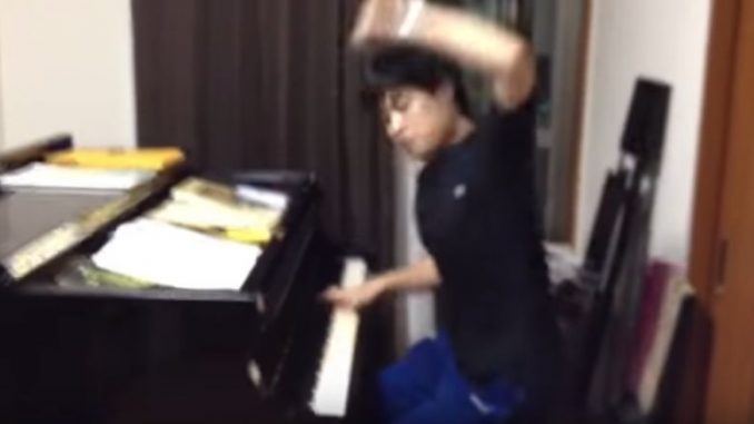 激しい腕の振り上げが面白過ぎます 激しい腕の振り上げが面白過ぎます