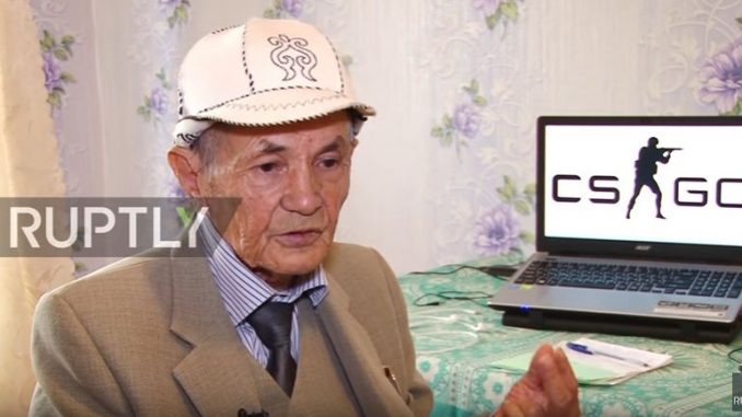 この歳でもオンラインゲームをプレイできるという勇気を与えてくれる、ロシアのおじいちゃん