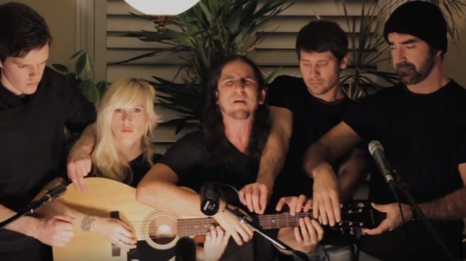 1本のギターで5人が演奏する凄いクオリティが話題