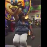 予想通りの展開!遊具で遊ぶ太めの女性、その結末